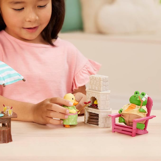 Li'l Woodzeez – Toy Backyard Furniture Playhouse with Miniature Fire Pit & Chairs Dollhouse Playset, Includes 2 Posable Figures, – 3+ Years