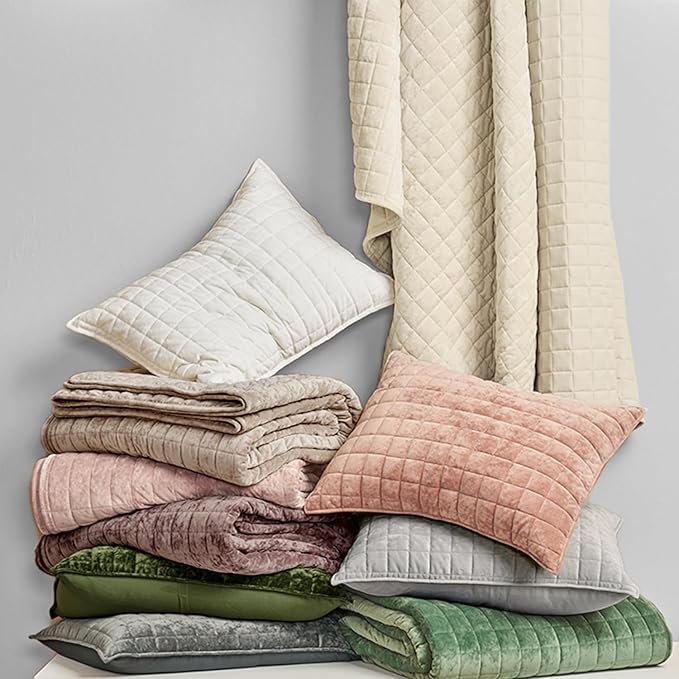 RECYCO Luxury Velvet Quilt Twin/Twin XL Size Bedding Set, Ultra Soft Velvet Comforter Set, Lightweight Quilted Channel Box Stitch Oversized Bedspread Coverlet for All Season, with 1 Sham, Urban Taupe