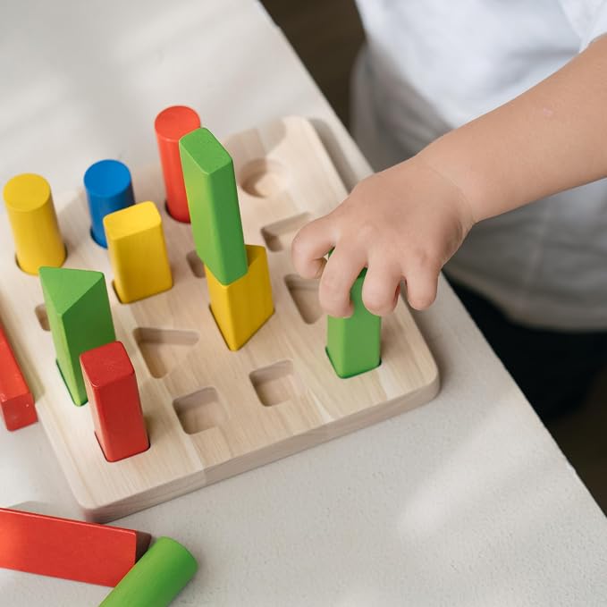 PlanToys® Geometric Peg Board Wooden Shape Sorting & Stacking Toy for Kids Ages 2+ | Montessori STEM Toy for Fine Motor Skills, Color Learning & Coordination | Eco-Friendly Educational Activity