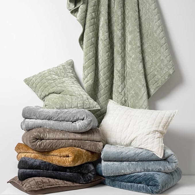 RECYCO Luxury Velvet Quilt Twin/Twin XL Size Bedding Set, Ultra Soft Velvet Comforter Set, Lightweight Quilted Channel Box Stitch Oversized Bedspread Coverlet for All Season, with 1 Sham, Sage Green