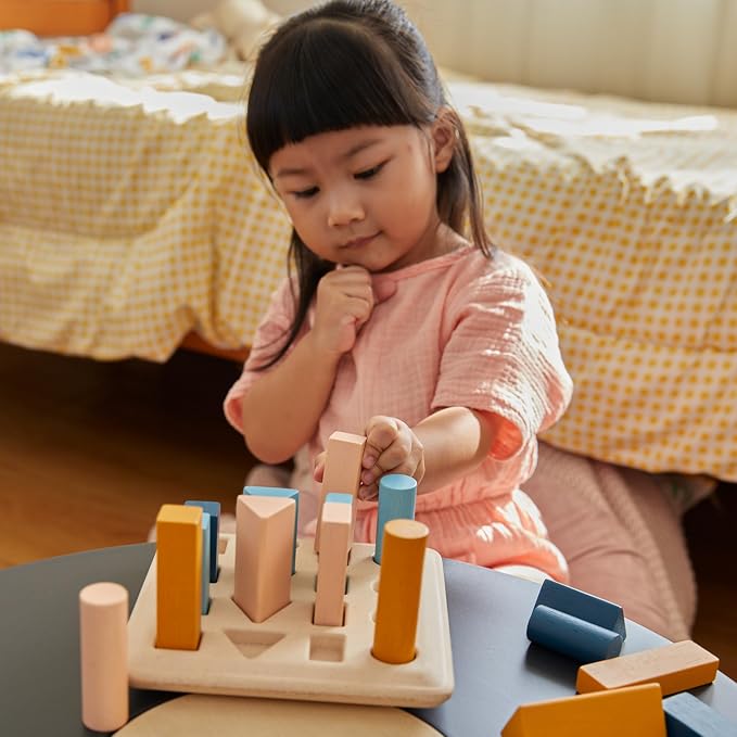 PlanToys® Wooden Geometric Peg Board | Montessori Inspired Shape Sorting & Stacking Toy for Size Sequencing & Logical Thinking | Eco Friendly Learning Toy for Colours, Patterns & Early Geometry