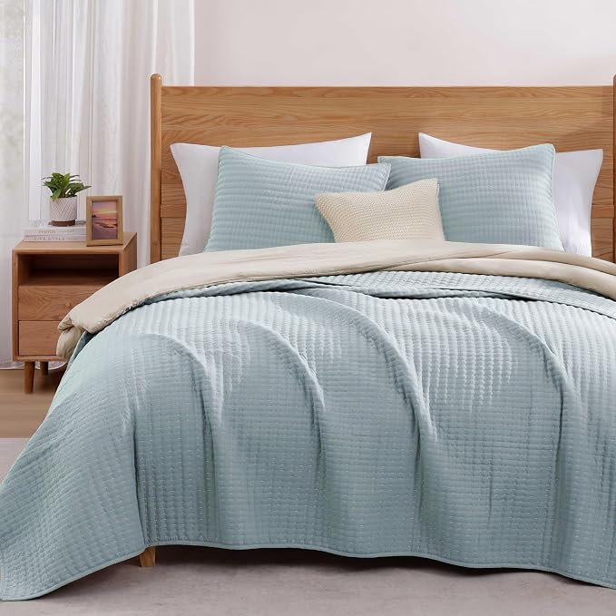 WRENSONGE King Size Quilt-3 Pieces Lightweight Bedspreads Light Blue King Quilt Bedding Set for All Seasons, Soft Summer Coverlet with 2 Pillow Shams Suitable for Bed, Couch, Quilt Blanket