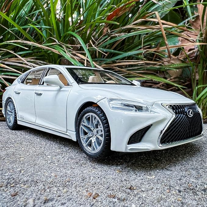 BDTCTK 1/32 Compatible for Lexus Ls500h Model Car, Zinc Alloy Pull Back Toy car with Sound and Light for Kids Boy Girl Gift(White)