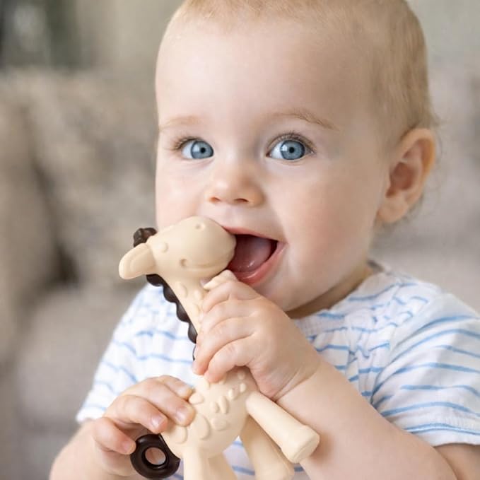 SHARE&CARE Silicone Giraffe Baby Teether Toy with Storage Case, for 3 Months Above Infant Sore Gums Pain Relief, Baby Teething Toys, Women Gift for Mom, Wife, Her (Cream)
