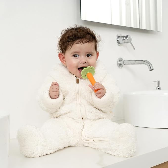 Papablic Baby Toothbrush Teether, 360° Carrot Toothbrush Teething Toy with Suction Base, Children's Day Gift Travel Essentials for Toddler Infants 6-12 Months