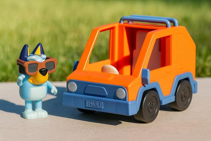 Bluey Basic 4WD Toddler Toy Car, 3” Articulated Figure with Flip-Up Sunnies, Immersive Car Toys for Kids of Age 3+