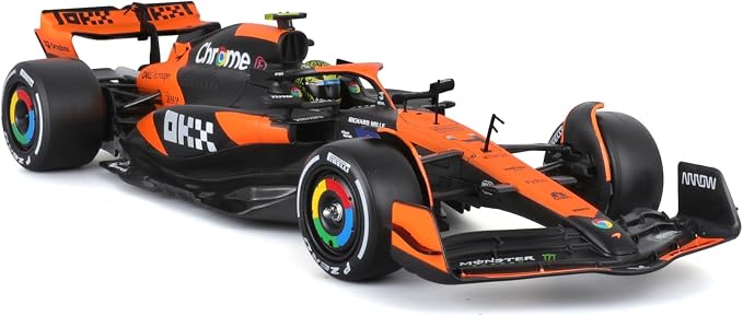 Bburago 1:24 2024 Race McLaren MCL38 with Helmet, Piastri #81
