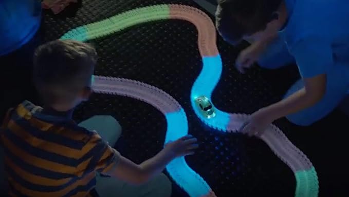Mindscope Twister Tracks Neon Glow in the Dark 221 Piece (11 feet) of Flexible Assembly Track Race Series