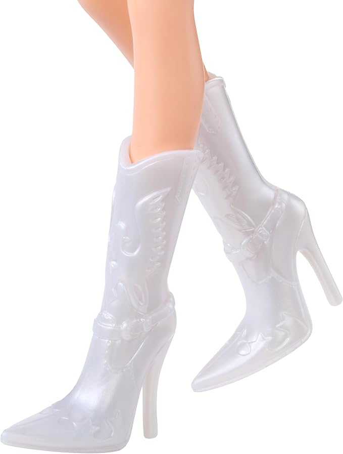 Bratz Sassy Stampede Cloe Fashion Doll with Accessories: Western, Cowgirl Style Clothes & Accessory Pieces﻿