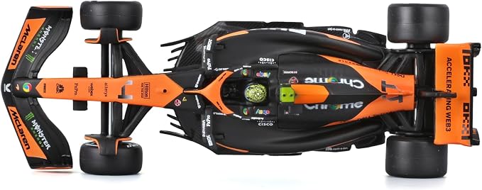 Bburago 1:43 Scale 2024 Race McLaren MCL38 Die-Cast Formula Vehicle with Helmet, Norris #4