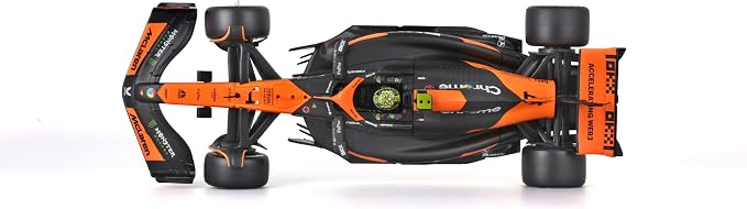 Bburago 1:24 2024 Race McLaren MCL38 with Helmet, Piastri #81