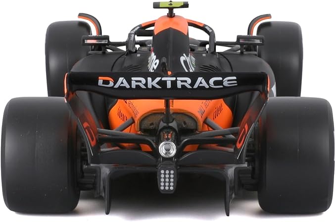 Bburago 1:24 2024 Race McLaren MCL38 with Helmet, Piastri #81