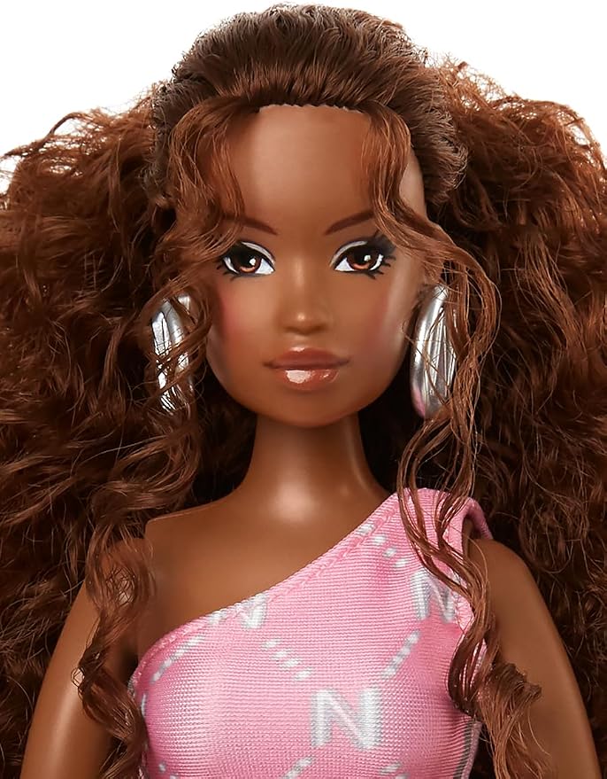 Naturalistas Paige 3 Fashion Doll with Wash Day Fashion Pack, 11.5 Inch Articulated Doll with Authentic Textured Hair, Poseable Collectible Doll for Kids Ages 3+