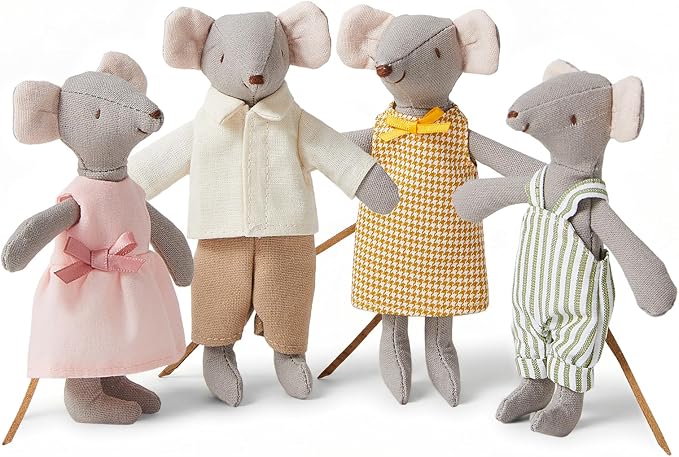 Giant bean Mouse Toys for Kids, 4 PCS Hand Made Mouse Family Dolls with Removable Clothes, Suitable for Infants, Boys and Girls, Dollhouse People