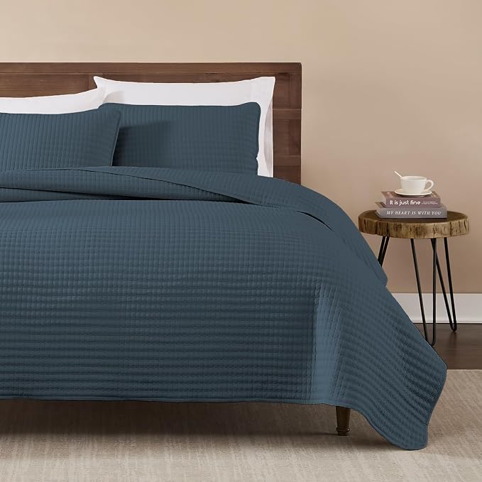 WRENSONGE King Size Quilt-3 Pieces Lightweight Navy Blue Bedspreads King Quilt Bedding Set for All Season, Soft Summer Coverlet with 2 Pillow Shams Suitable for Bed & Couch