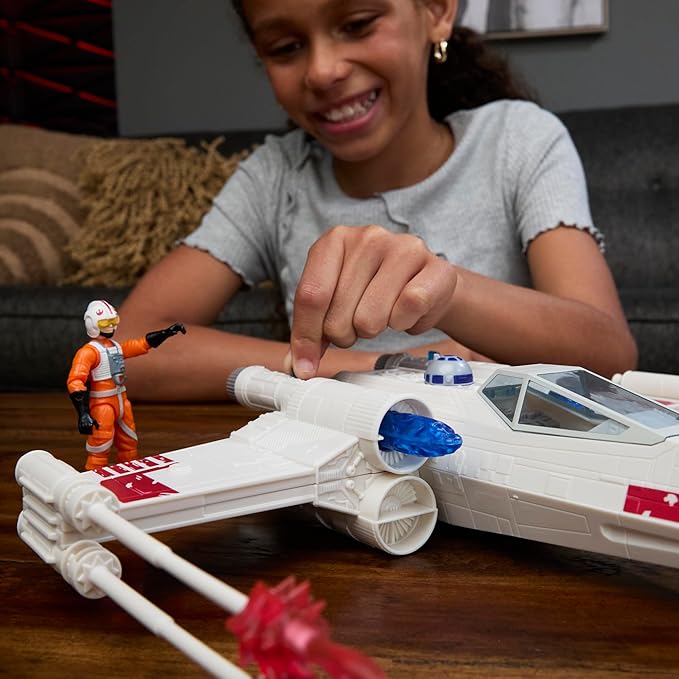 STAR WARS Epic World of Action Luke Skywalker's Force Strike X-Wing, 4-Inch Scale Action Figure & Vehicle, Toys for Boys & Girls Ages 4+ | 4-Inch Scale Action Figure & Vehicle, Toys for Boys & Girls Ages 4+