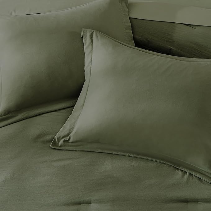 WRENSONGE Oversize King Size Comforter Sets, 7 Pieces Olive Green Bed in a Bag with Fitted Sheet, Flat Sheet, 2 Pillow Shams, 2 Pillowcases, Warm Bedding Sets for All Season