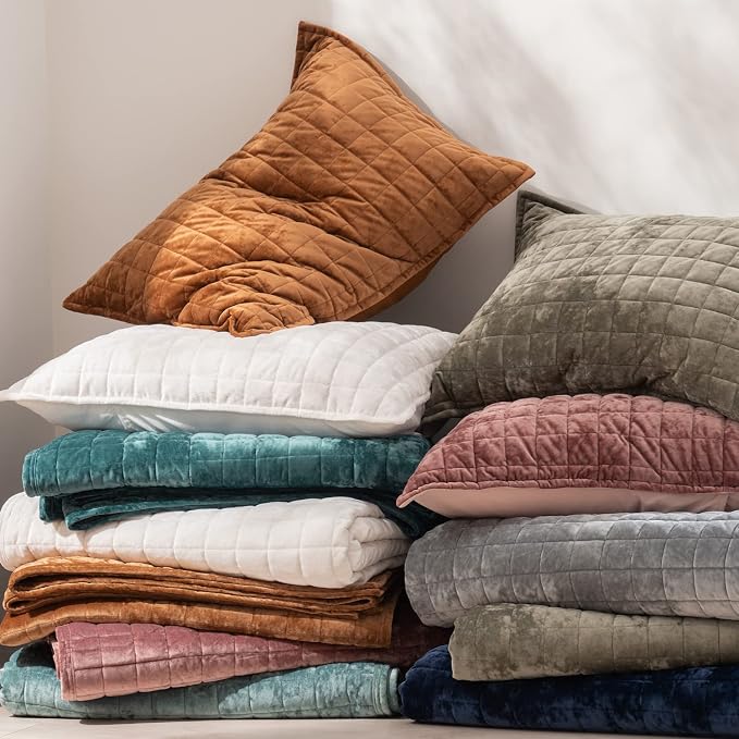 RECYCO Luxury Velvet Quilt Set, California King 118'' x 106'' Oversized Bedspread, Ultra Soft Velvet Comforter, Lightweight Box Stitch Bedding Sets for All Season, with 2 Shams, Rusty Burnt Orange