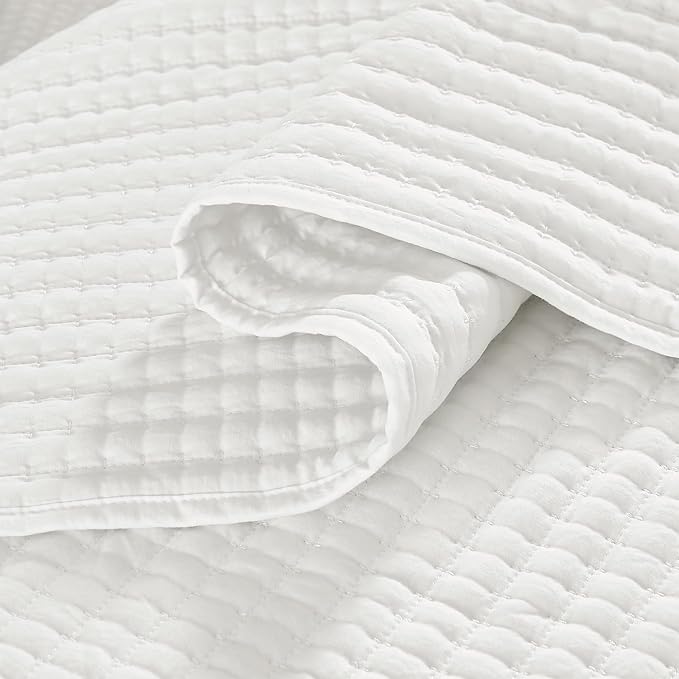 WRENSONGE White California/Oversized King Size Quilt Bedding Set with 2 Pillow Shams -3 Pieces Lightweight Soft Summer Bedspreads Coverlet for All Season