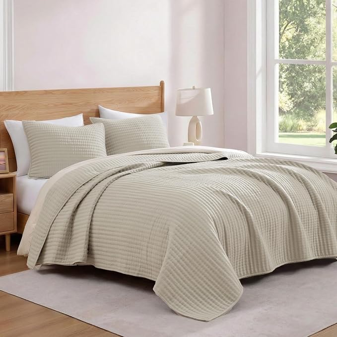 WRENSONGE King Size Quilt-3 Pieces Neutral Lightweight Bedspreads Light Oatmeal King Quilt Bedding Set for All Seasons, Soft Summer Coverlet with 2 Pillow Shams Suitable for Bed, Couch, Quilt Blanket