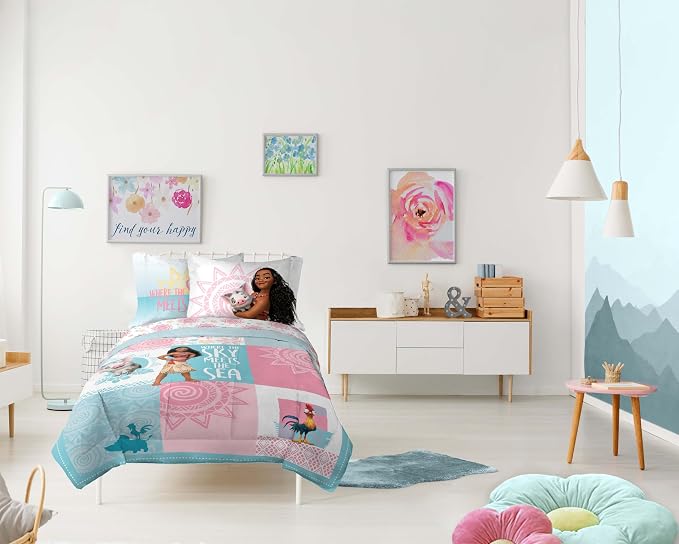 Jay Franco Disney Moana Queen Comforter Set â€“ Tropical Patchwork 7 Piece Bedding Features Pua and HEI HEI - Includes Sheet Set & Pillow Covers - Super Soft Kids Microfiber Bed Set