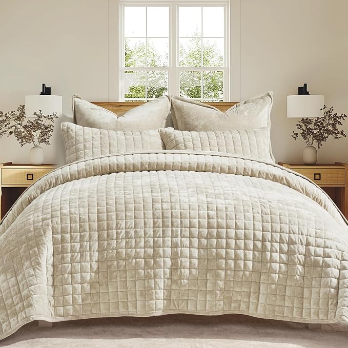 RECYCO Luxury Velvet Quilt Set Full Queen Size Bedding Sets, Ultra Soft Velvet Comforter Set, Lightweight Channel Box Stitch Oversized Bedspread Coverlet for All Season, with 2 Shams, Beige