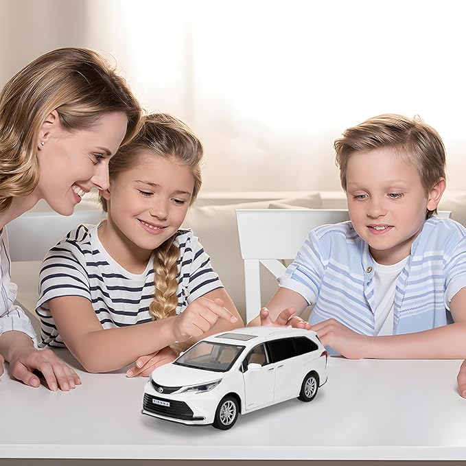 BDTCTK 1:24 Sienna MPV Car Model, Pull Back Diecast Toy Car with Sounds＆Lights for Kids Boys Girls and Adults, Gift White.