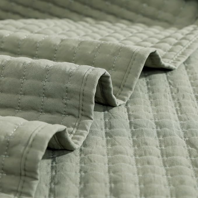 WRENSONGE King Size Quilt-3 Pieces Lightweight Bedspreads Sage Green King Quilt Bedding Set for All Seasons, Soft Summer Coverlet with 2 Pillow Shams Suitable for Bed, Couch, Quilt Blanket