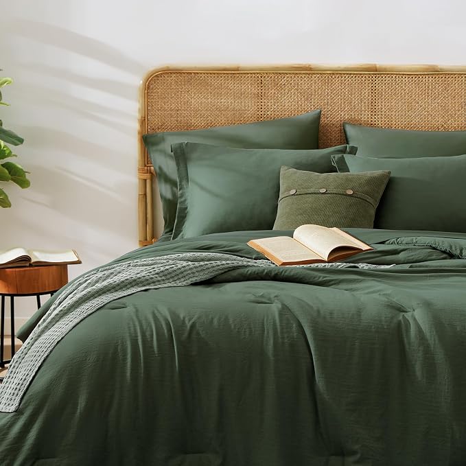 WRENSONGE Super King Comforter Set - 7 Pieces Deep Green Soft Bed in a Bag Super King with Fitted Sheet, Flat Sheet, 2 Pillow Shams, and 2 Pillowcases- Warm Bedding Sets for All Season