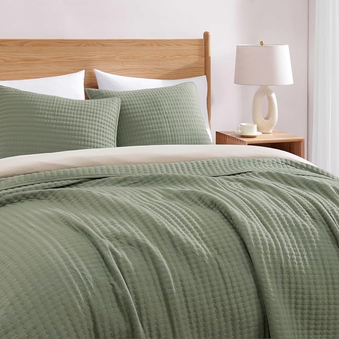 WRENSONGE King Size Quilt-3 Pieces Lightweight Bedspreads Sage Green King Quilt Bedding Set for All Seasons, Soft Summer Coverlet with 2 Pillow Shams Suitable for Bed, Couch, Quilt Blanket