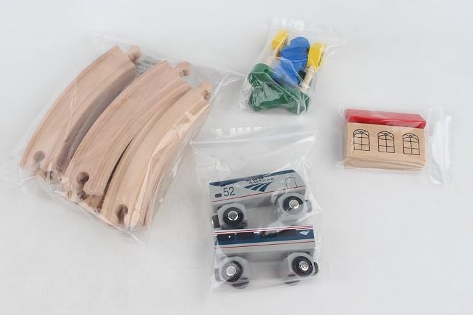 Daron Worldwide Trading Daron Amtrak Wooden Train Set (20 Piece)