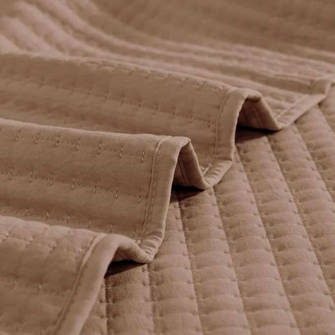 WRENSONGE Light Brown California/Oversized King Size Quilt Bedding Set with 2 Pillow Shams -3 Pieces Lightweight Soft Bedspreads Coverlet for All Season