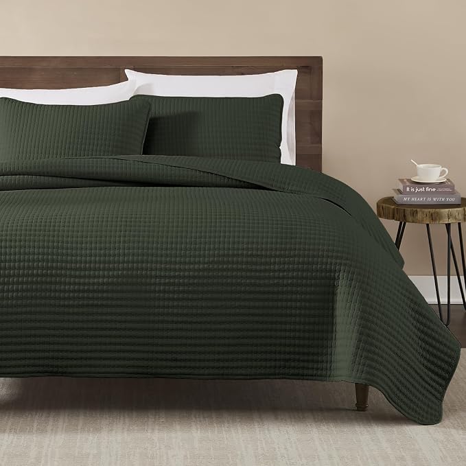 WRENSONGE King Size Quilt-3 Pieces Lightweight Bedspreads Dark Green King Quilt Bedding Set for All Seasons, Soft Summer Coverlet with 2 Pillow Shams Suitable for Bed, Couch, Quilt Blanket
