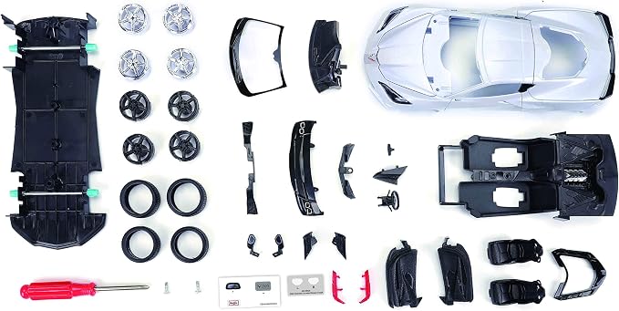Maisto 1:24 Assembly Line 2020 Chevrolet Corvette Stingray Coupe, White