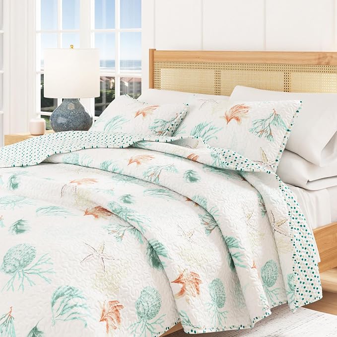 Great Bay Home Coastal Quilt Set - 3-Piece King/California King Size Nautical Bedding Set - Lightweight, All-Season, Reversible Bedspread (Coral Reef)