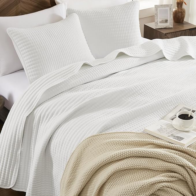 WRENSONGE White King Size Quilt Bedding Sets-3 Pieces Lightweight Bedspreads Summer Coverlet for All Season, Soft King Quilt Bedding Set with 2 Pillow Shams Suitable for Bed, Couch, Quilt Blanket