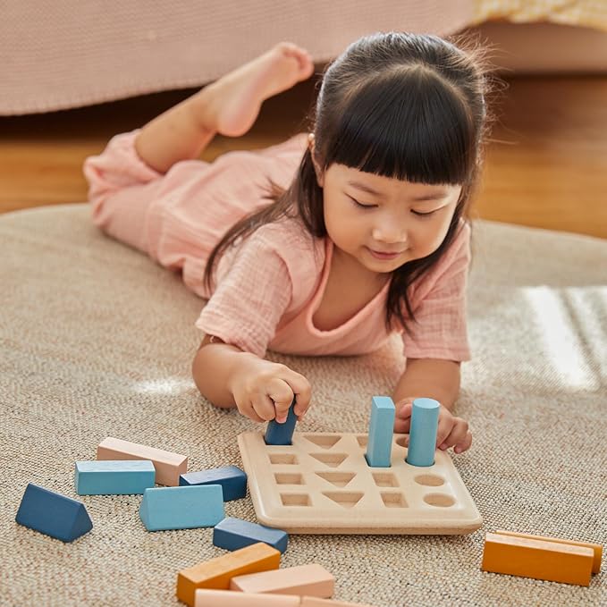 PlanToys® Wooden Geometric Peg Board | Montessori Inspired Shape Sorting & Stacking Toy for Size Sequencing & Logical Thinking | Eco Friendly Learning Toy for Colours, Patterns & Early Geometry