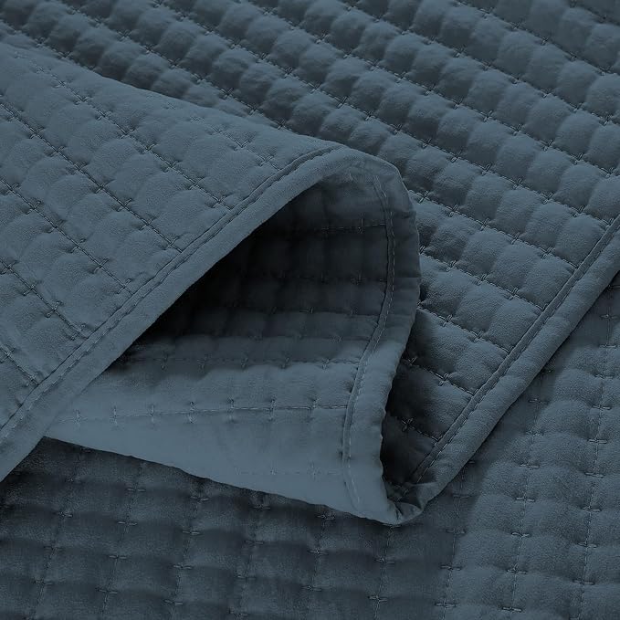 WRENSONGE Queen Quilt-3 Pieces Lightweight Navy Blue Bedspreads Queen Size Quilt Bedding Set for All Season, Soft Summer Coverlet with 2 Pillow Shams Suitable for Bed & Couch
