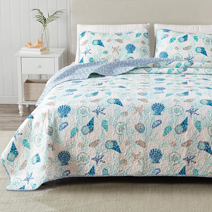 Great Bay Home Coastal Quilt Set - 2-Piece Twin/Twin XL Size Nautical Bedding Set - Lightweight, All-Season, Reversible Coral-Printed Bedspread (Blue Coral)