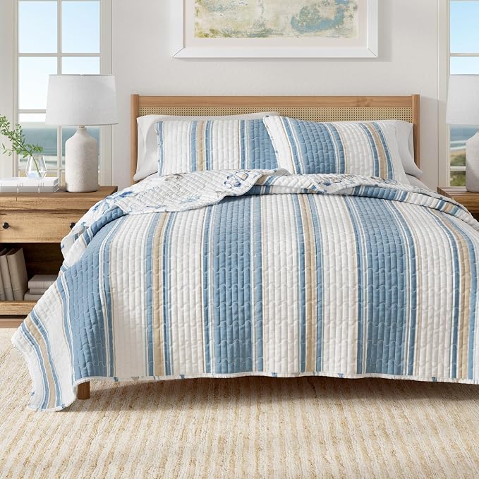 Great Bay Home Coastal Quilt Set - 2-Piece Twin/Twin XL Size Nautical Bedding Set - Lightweight, All-Season, Reversible Bedspread (Flag Stripe/Ocean Stories)