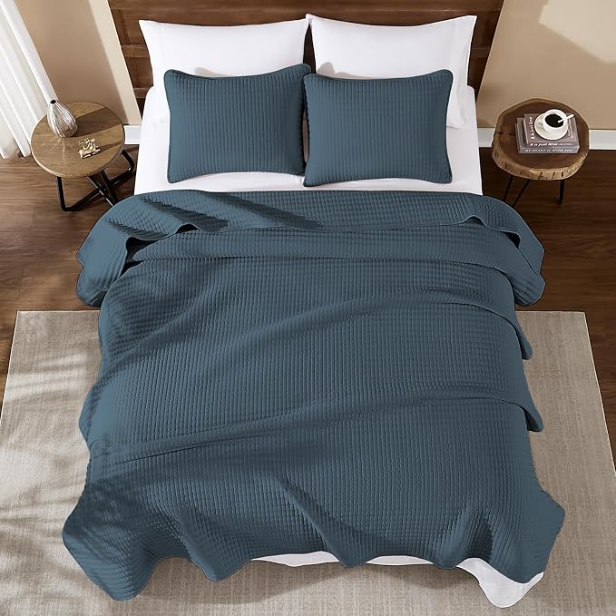 WRENSONGE Queen Quilt-3 Pieces Lightweight Navy Blue Bedspreads Queen Size Quilt Bedding Set for All Season, Soft Summer Coverlet with 2 Pillow Shams Suitable for Bed & Couch