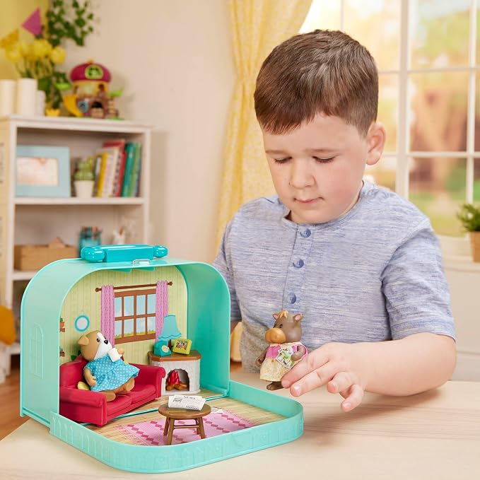 Li'l Woodzeez – Living Room Playset with Furniture & Accessories – Compact Travel Suitcase, Portable Dollhouse Playset for Imaginative Pretend Play – Miniature Toy Set for 3+ Years