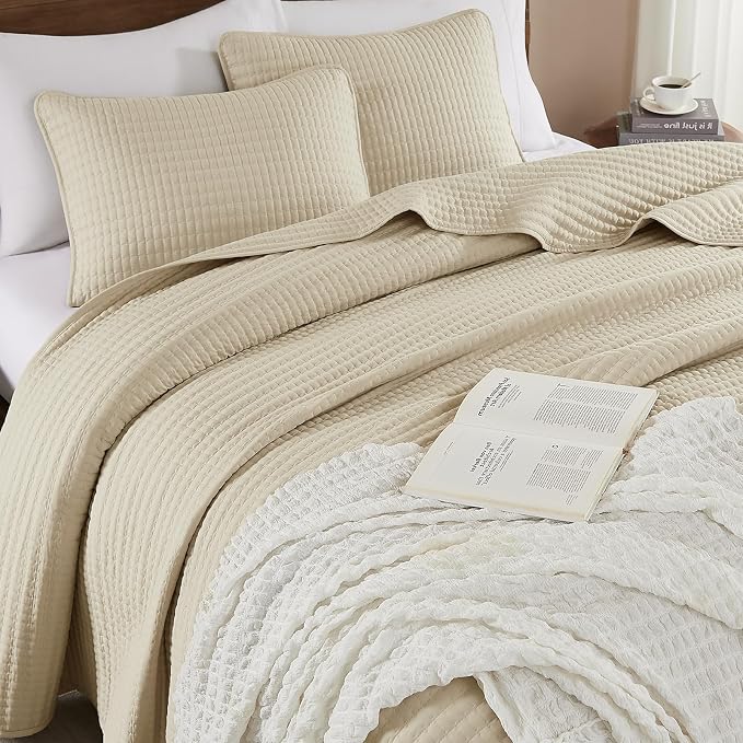 WRENSONGE King Size Quilt-3 Pieces Lightweight Bedspreads Beige King Quilt Bedding Set for All Seasons, Soft Summer Coverlet with 2 Pillow Shams Suitable for Bed, Couch, Quilt Blanket