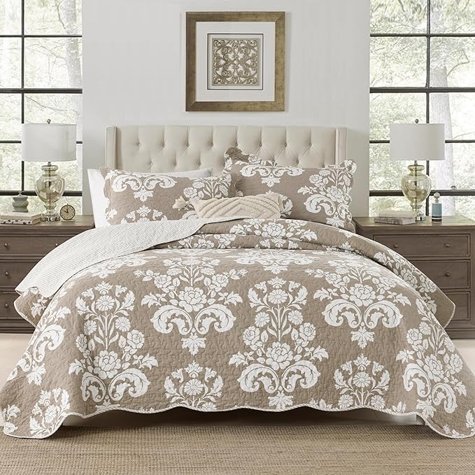 King Size Bedding Set - 3-Piece Lightweight Reversible Quilt Set in Cotton, Farmhouse Floral, Khaki, for All Seasons