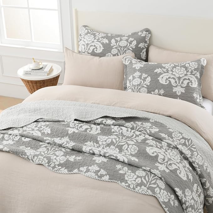 Queen Size Quilt - 100% Cotton Grey Quilt Set, Gray Floral Pattern Farmhouse Bedspread Set, Queen Lightweight Reversible Queen Quilt Bedding Set for All Season,Gray Grey White 3-Piece