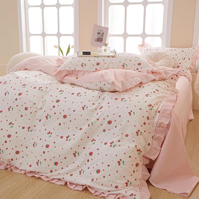 Strawberry Print Comforter Set Pink White Ruffled Bedding Comforter Full Size Soft Fluffy Floral Bedding Set Kawaii Strawberry Fruit Comforter Set for Kids Girls Lightweight and Cozy for All Seasons