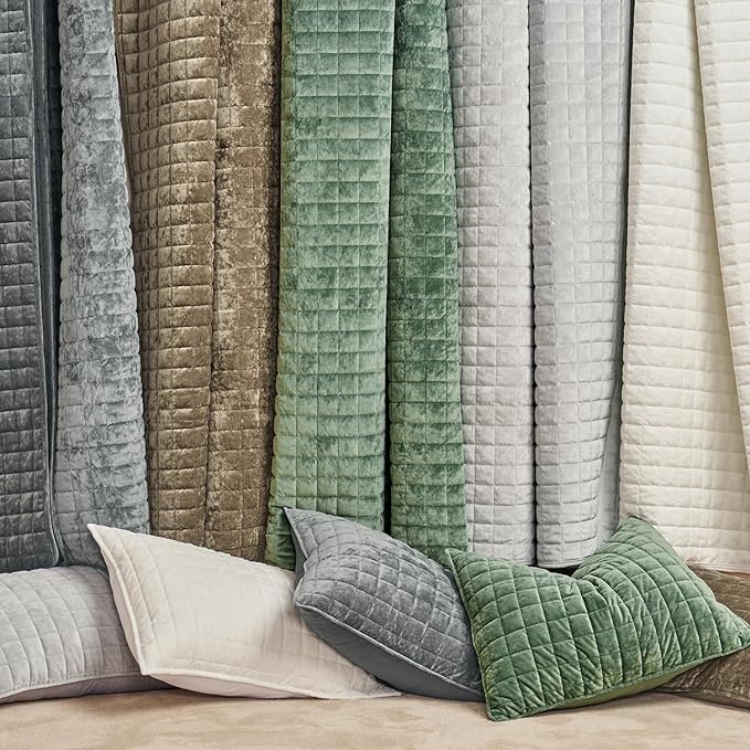 RECYCO Luxury Velvet Quilt Set Twin/Twin XL Size Bedding Sets, Ultra Soft Velvet Comforter Set, Lightweight Channel Box Stitch Oversized Bedspread Coverlet for All Season, with 1 Sham, Bright White