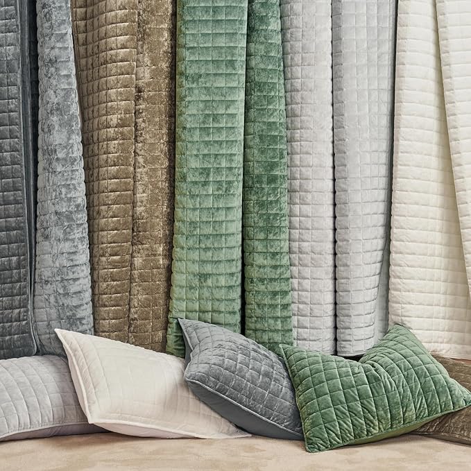 RECYCO Luxury Velvet Quilt Set, California King 118'' x 106'' Oversized Bedspread, Ultra Soft Velvet Comforter, Lightweight Box Stitch Bedding Sets for All Season, with 2 Shams, Charcoal Gray