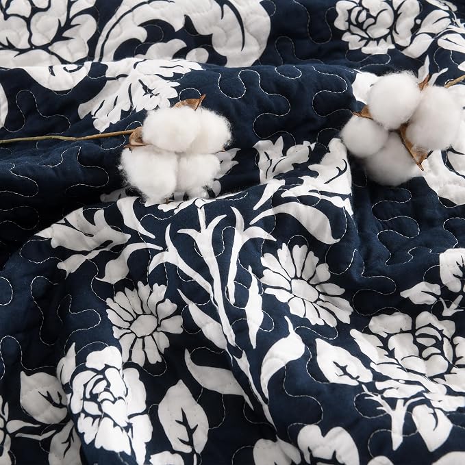 Quilt Queen Size, 100% Cotton Navy Blue Quilt Set Lightweight Quilted Bedspread, Navy Blue White Floral Pattern Farmhouse Reversible Queen Quilt Bedding Set for All Season,3-Piece
