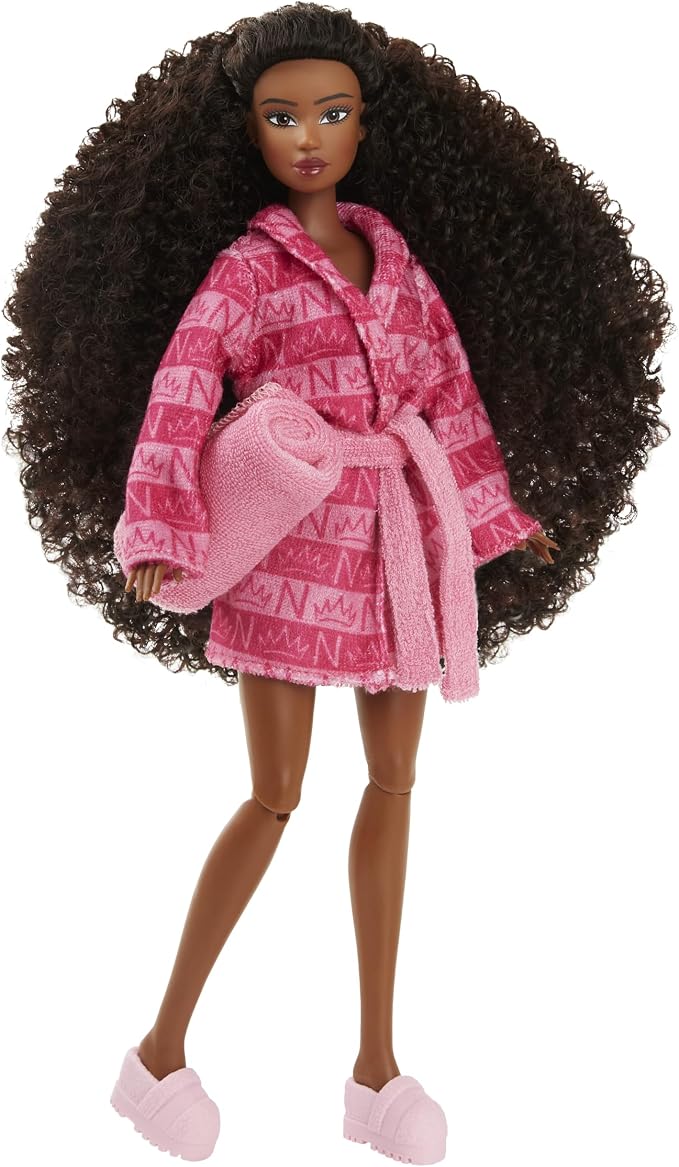Naturalistas Paige 3 Fashion Doll with Wash Day Fashion Pack, 11.5 Inch Articulated Doll with Authentic Textured Hair, Poseable Collectible Doll for Kids Ages 3+